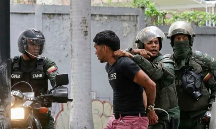Venezuela acusa a 118 adolescentes por delitos de odio